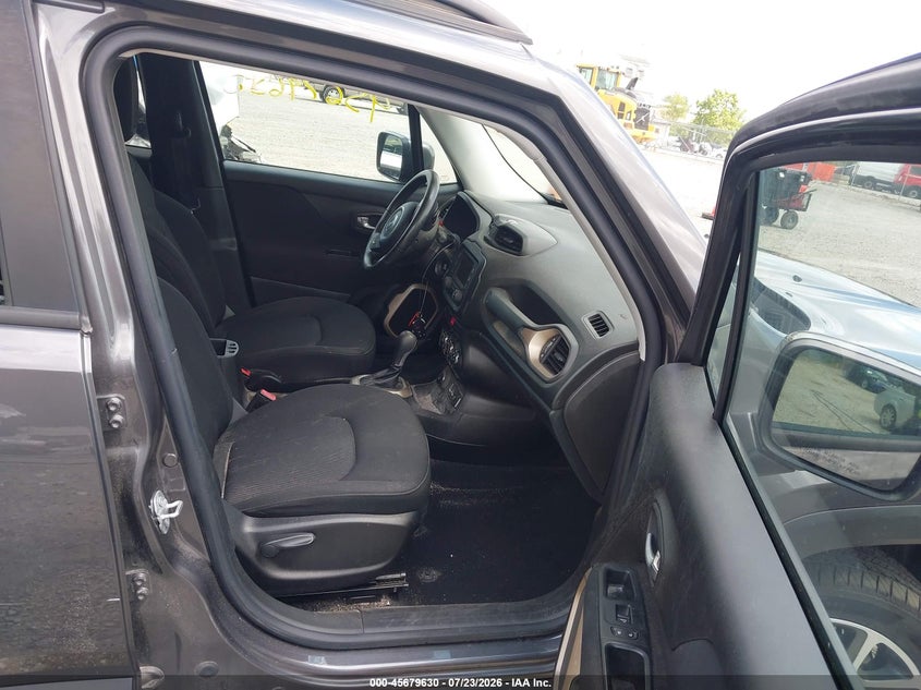 2017 Jeep Renegade VIN ZACCJBBBXHPE63581 IAAI salvage auction — LEFT SIDE, Wait Title, sold $2,450 on 2026-08-18 (photo 5)