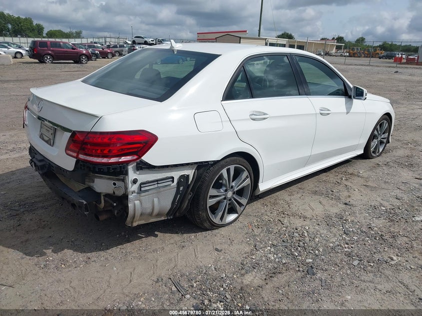 2014 Mercedes-benz E-klasse VIN WDDHF5KB5EB001515 IAAI salvage auction — REAR END, Salvage Title, sold $2,100 on 2026-08-12 (photo 4)