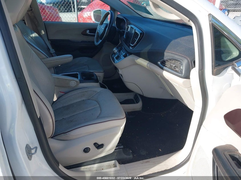 2020 Chrysler Pacifica VIN 2C4RC1GG0LR144150 IAAI salvage auction — REAR END, Salvage Title, sold $2,500 on 2026-08-23 (photo 5)