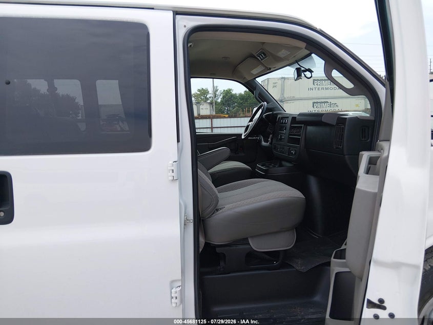 2017 Chevrolet Express 3500 VIN 1GAZGPFG6H1265763 IAAI salvage auction — NORMAL WEAR, Sf97 (Missouri), sold $19,000 on 2026-09-03 (photo 5)