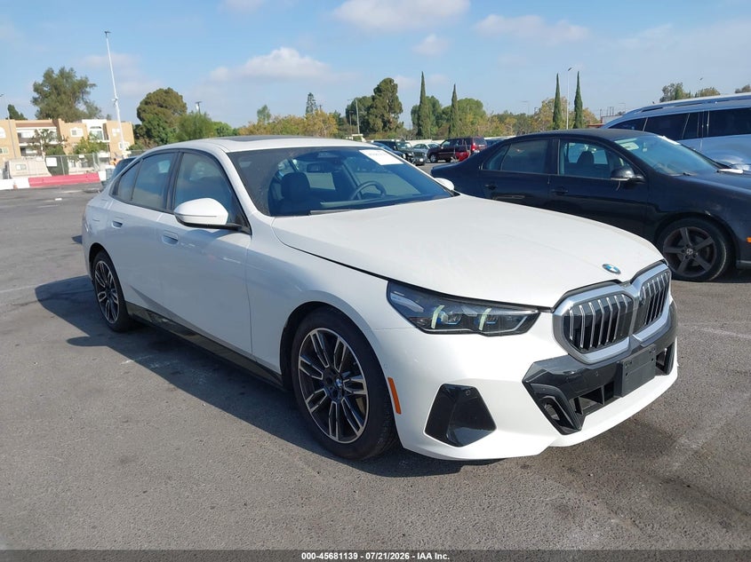 2027 BMW 5er VIN WBA63FJ05VCX81281 — IAAI salvage auction photo