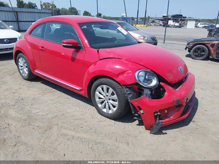 2019 Volkswagen Beetle VIN 3VWFD7AT4KM719698 IAAI salvage auction — RIGHT FRONT, Wait Title, sold $4,300 on 2026-08-29 (photo 1)