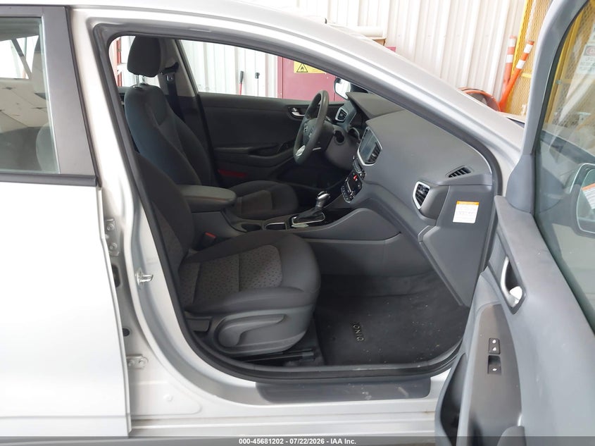 2019 Hyundai Ioniq hybrid VIN KMHC65LC9KU106887 IAAI salvage auction — LEFT & RIGHT, Sf97 (Kansas), sold $10,700 on 2026-09-03 (photo 5)