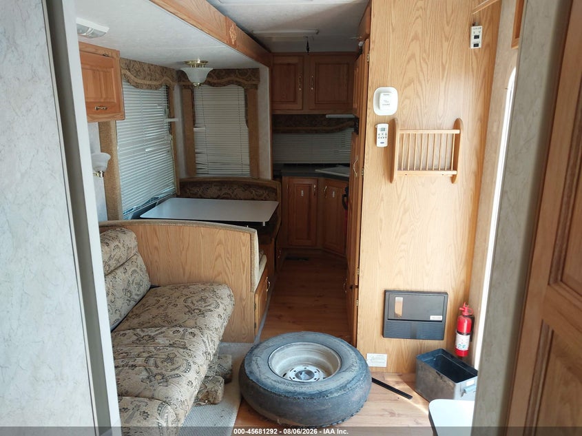 2004 Holiday rambler Alumascape VIN 1KB131K224E143482 IAAI salvage auction — HAIL, Clear (North Dakota), sold $850 on 2026-10-01 (photo 5)