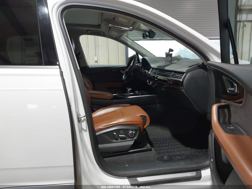 2017 Audi Q7 VIN WA1VAAF76HD046332 IAAI salvage auction — NORMAL WEAR, Clear (South Carolina), sold $1,100 on 2026-07-30 (photo 5)
