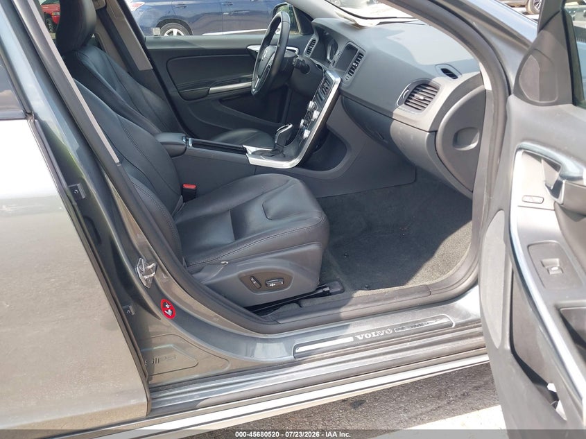 2017 Volvo V60 cross country VIN YV440MWK8H1041089 IAAI salvage auction — UNKNOWN, Salvage Title, sold $4,950 on 2026-08-24 (photo 5)