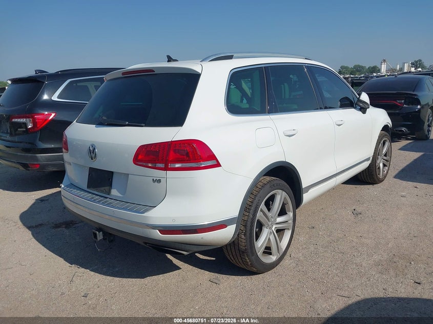 2016 Volkswagen Touareg VIN WVGEF9BP5GD005356 IAAI salvage auction — FRONT END, Salvage (Texas), sold $2,200 on 2026-08-11 (photo 4)