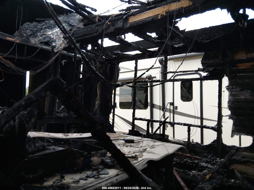2016 Puma Other VIN 4X4FPTM2XGP059054 IAAI salvage auction — INTERIOR BURN, Salvage (Mississippi), sold $25 on 2026-09-16 (photo 8)