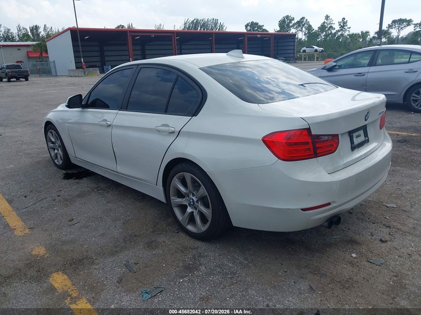 2015 BMW 3er VIN WBA3A5G57FNS83403 IAAI salvage auction — NORMAL WEAR, Wait Title, sold $1,900 on 2026-08-03 (photo 3)