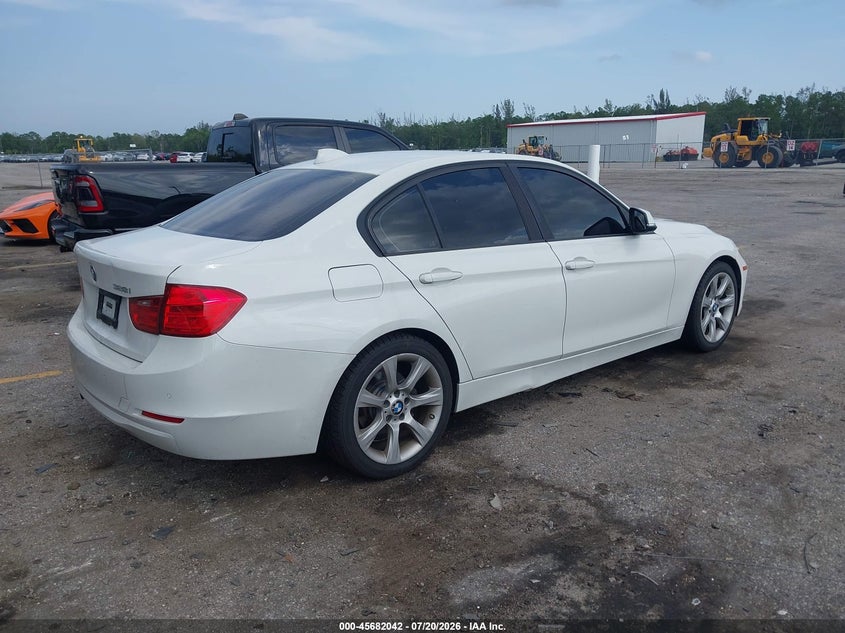 2015 BMW 3er VIN WBA3A5G57FNS83403 IAAI salvage auction — NORMAL WEAR, Wait Title, sold $1,900 on 2026-08-03 (photo 4)