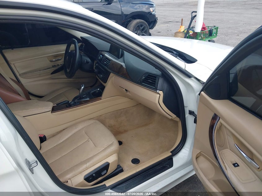 2015 BMW 3er VIN WBA3A5G57FNS83403 IAAI salvage auction — NORMAL WEAR, Wait Title, sold $1,900 on 2026-08-03 (photo 5)