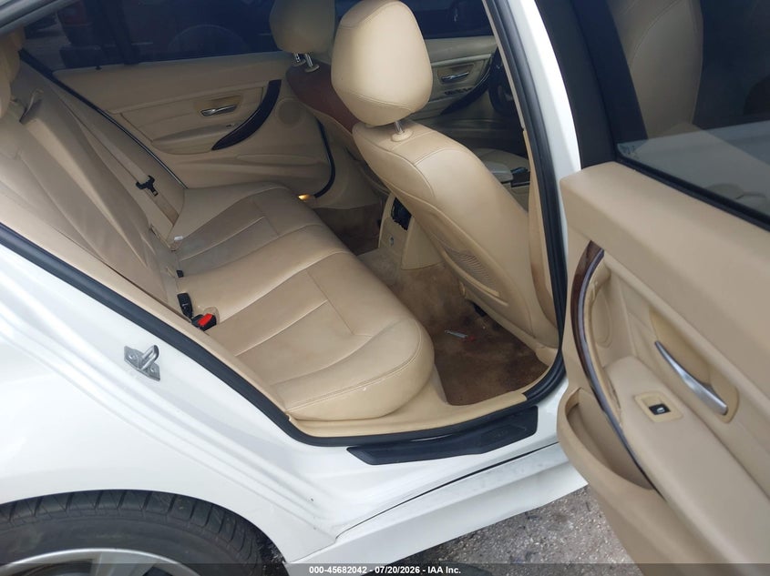 2015 BMW 3er VIN WBA3A5G57FNS83403 IAAI salvage auction — NORMAL WEAR, Wait Title, sold $1,900 on 2026-08-03 (photo 8)