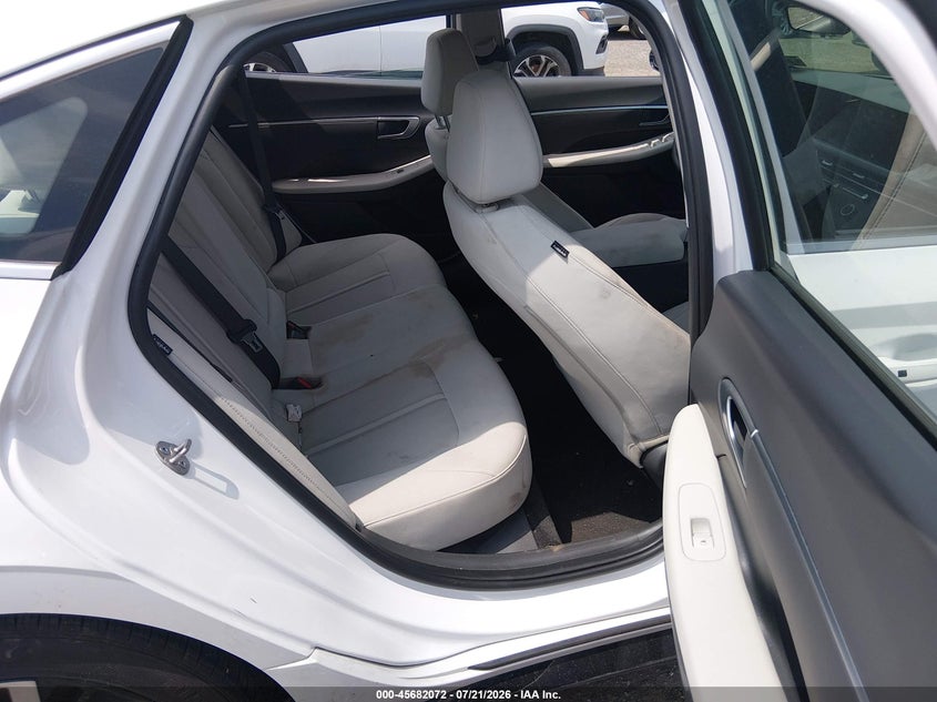 2025 Hyundai Sonata VIN KMHL64JA1SA489317 IAAI salvage auction — SIDE, Salvage Title, sold $8,200 on 2026-08-21 (photo 8)