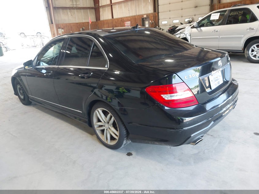2012 Mercedes-benz C-klasse VIN WDDGF8BB8CA616687 IAAI salvage auction — NORMAL WEAR, Clear (New York), sold $50 on 2026-07-29 (photo 3)