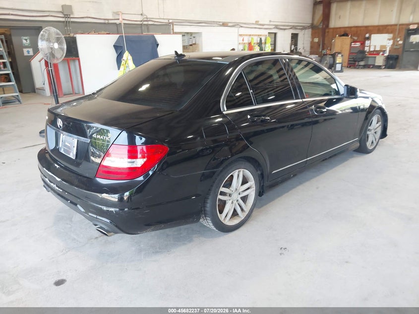 2012 Mercedes-benz C-klasse VIN WDDGF8BB8CA616687 IAAI salvage auction — NORMAL WEAR, Clear (New York), sold $50 on 2026-07-29 (photo 4)