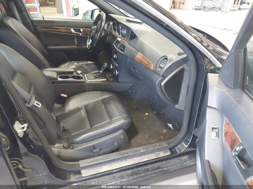 2012 Mercedes-benz C-klasse VIN WDDGF8BB8CA616687 IAAI salvage auction — NORMAL WEAR, Clear (New York), sold $50 on 2026-07-29 (photo 5)