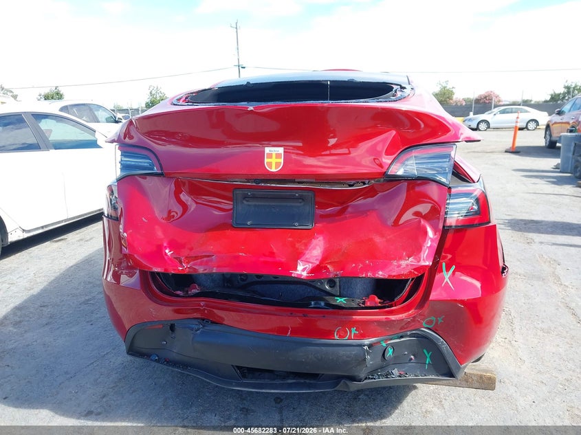 2022 Tesla Model y VIN 7SAYGDEE6NF368964 IAAI salvage auction — REAR END, Salvage Title, sold $7,600 on 2026-08-01 (photo 6)