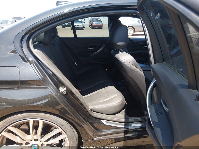 2013 BMW 3er VIN WBA3A9G59DNP37266 IAAI salvage auction — NORMAL WEAR, Clear-Dealer Only (Arizona), sold $3,750 on 2026-07-28 (photo 8)