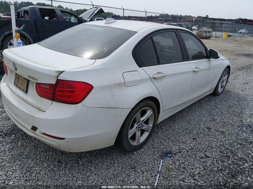 2014 BMW 3er VIN WBA3B1G55ENN90380 IAAI salvage auction — NORMAL WEAR, Clear (Georgia), sold $1,100 on 2026-07-31 (photo 4)
