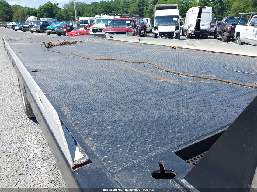 2015 Peterbilt 337 VIN 2NP2HM6X3FM273905 IAAI salvage auction — NORMAL WEAR, Clear (New York), sold $15,100 on 2026-07-28 (photo 6)
