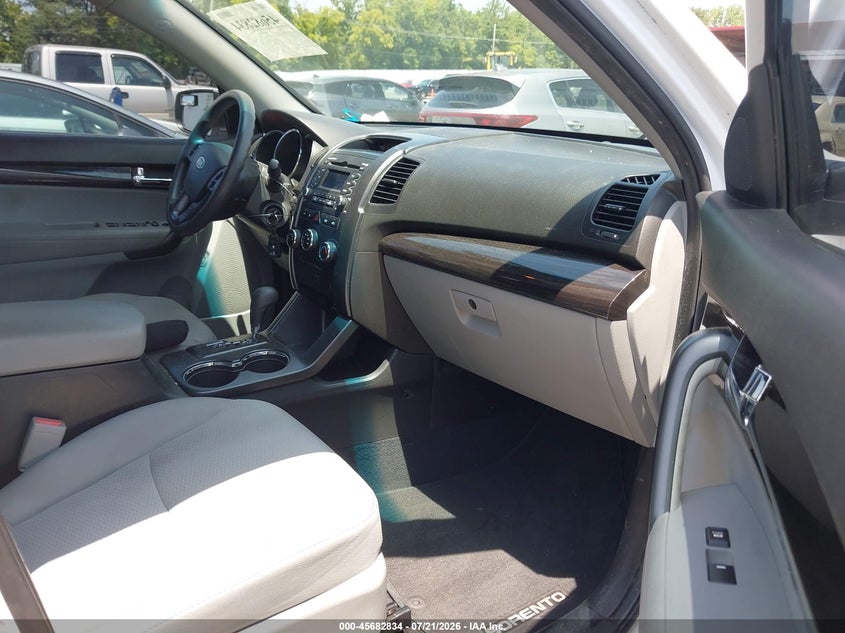 2011 Kia Sorento VIN 5XYKT3A14BG013503 IAAI salvage auction — NORMAL WEAR, Clear (Tennessee), sold $1,150 on 2026-07-28 (photo 5)