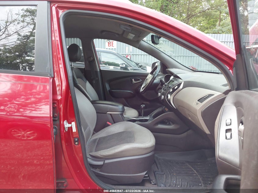 2011 Hyundai Tucson VIN KM8JU3AC7BU135261 IAAI salvage auction — NORMAL WEAR, Clear (New Jersey), sold $25 on 2026-07-29 (photo 5)
