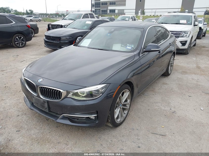 2018 BMW 3er VIN WBA8Z9C58JB219957 IAAI salvage auction — RIGHT FRONT, Salvage Title, sold $6,600 on 2026-08-07 (photo 2)