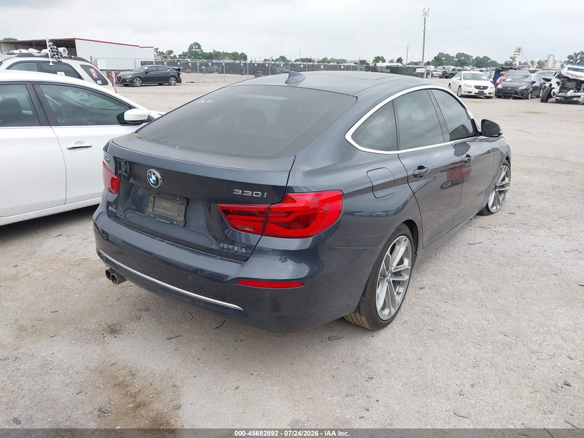 2018 BMW 3er VIN WBA8Z9C58JB219957 IAAI salvage auction — RIGHT FRONT, Salvage Title, sold $6,600 on 2026-08-07 (photo 4)