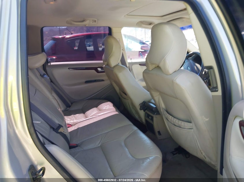 2001 Volvo V70 VIN YV1SW58D411014727 IAAI salvage auction — NORMAL WEAR, App For Dup Clear (California), sold $250 on 2026-08-12 (photo 8)