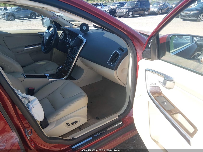 2015 Volvo Xc60 VIN YV4940RB2F2584914 IAAI salvage auction — RIGHT SIDE, Salvage (Pennsylvania), sold $2,950 on 2026-08-12 (photo 5)