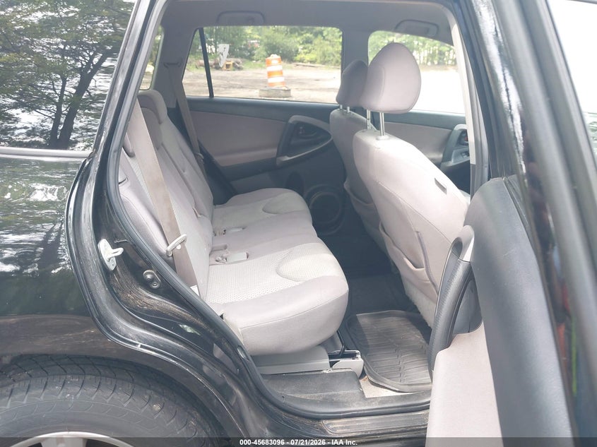 2007 Toyota Rav4 VIN JTMBD33V976036833 IAAI salvage auction — NORMAL WEAR, Clear (Virginia), sold $825 on 2026-07-28 (photo 8)