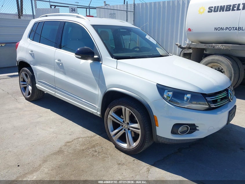 2016 Volkswagen Tiguan VIN WVGAV7AX8GW039268 IAAI salvage auction — REAR END, Salvage Title, sold $2,950 on 2026-08-12 (photo 1)