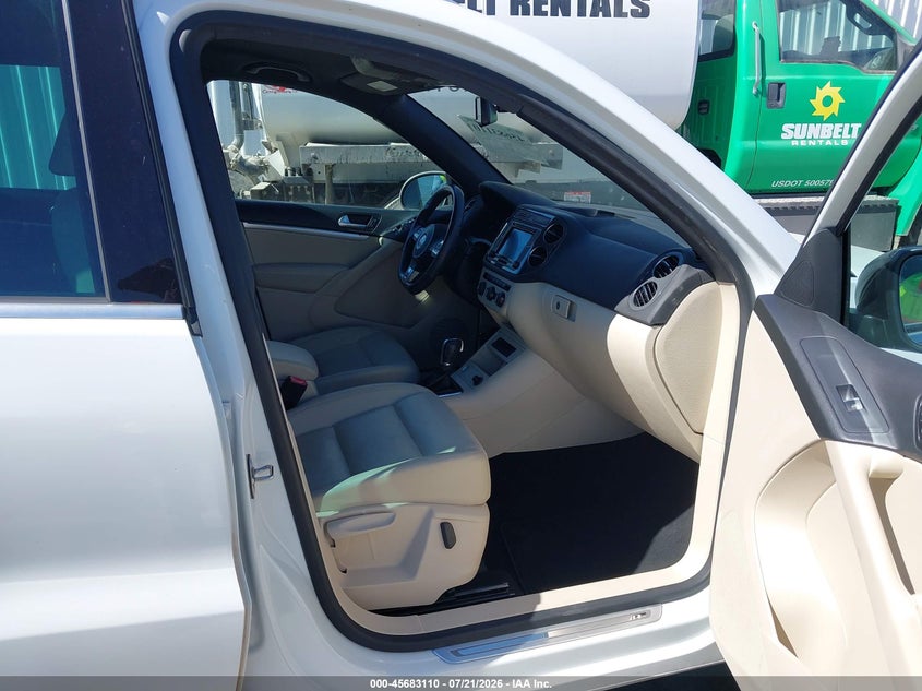 2016 Volkswagen Tiguan VIN WVGAV7AX8GW039268 IAAI salvage auction — REAR END, Salvage Title, sold $2,950 on 2026-08-12 (photo 5)