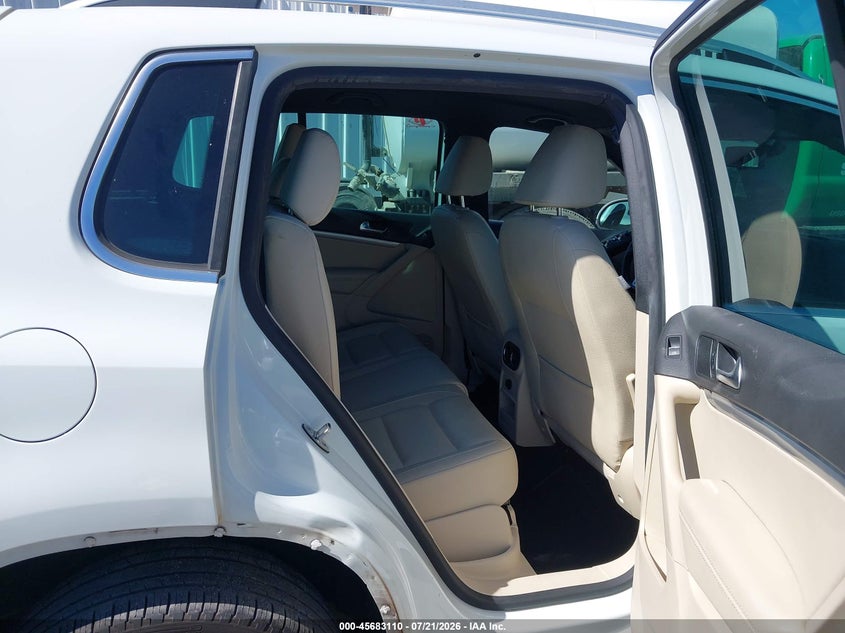 2016 Volkswagen Tiguan VIN WVGAV7AX8GW039268 IAAI salvage auction — REAR END, Salvage Title, sold $2,950 on 2026-08-12 (photo 8)