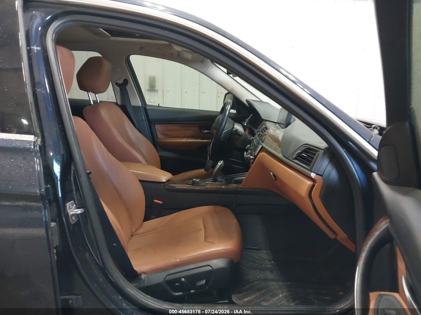 2015 BMW 3er VIN WBA3A5G50FNS88572 IAAI salvage auction — RIGHT SIDE, Bill Of Sale (Alaska), sold $2,550 on 2026-08-14 (photo 5)
