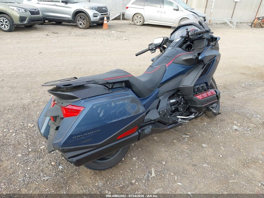 2022 Honda Gl1800c VIN JH2SC7946NK400811 IAAI salvage auction — ROLLOVER, Salvage Title, sold $10,500 on 2026-08-06 (photo 4)