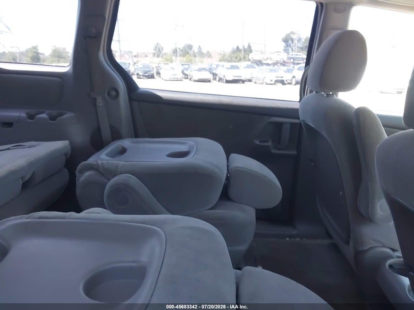 2009 Toyota Sienna VIN 5TDZK23CX9S263285 IAAI salvage auction — NORMAL WEAR, Clear (Pennsylvania), sold $700 on 2026-07-31 (photo 8)