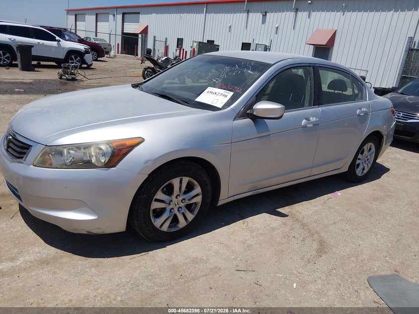 2008 Honda Accord VIN JHMCP26428C034142 IAAI salvage auction — NORMAL WEAR, Clear (Kansas), sold $450 on 2026-07-31 (photo 2)