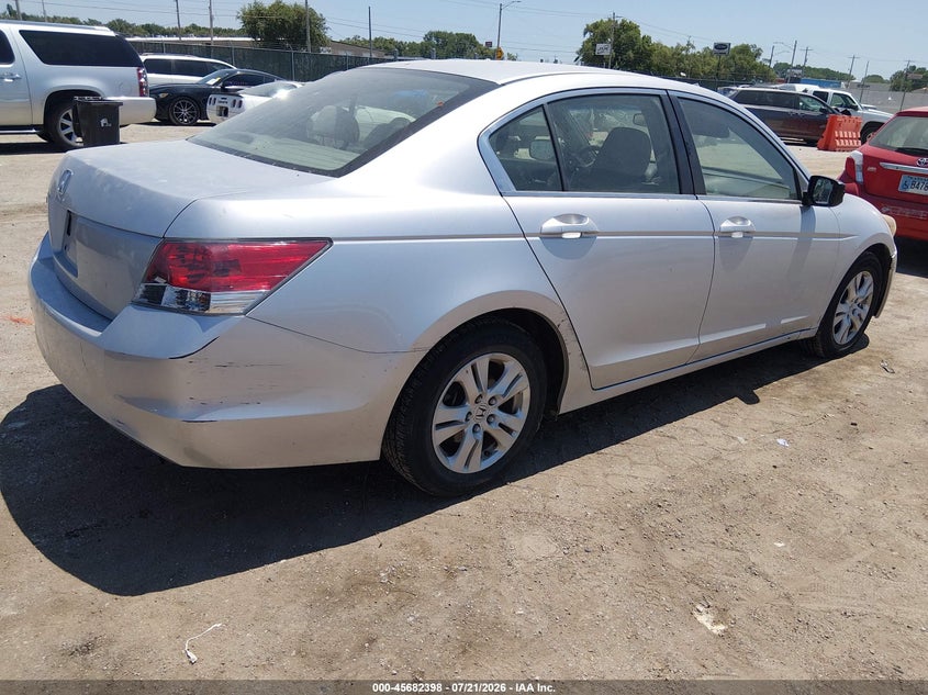 2008 Honda Accord VIN JHMCP26428C034142 IAAI salvage auction — NORMAL WEAR, Clear (Kansas), sold $450 on 2026-07-31 (photo 4)