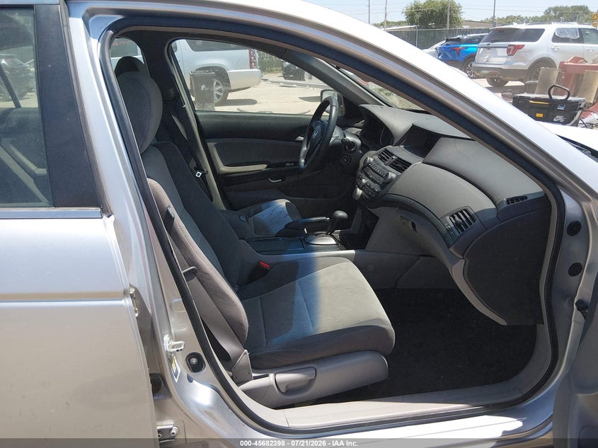 2008 Honda Accord VIN JHMCP26428C034142 IAAI salvage auction — NORMAL WEAR, Clear (Kansas), sold $450 on 2026-07-31 (photo 5)