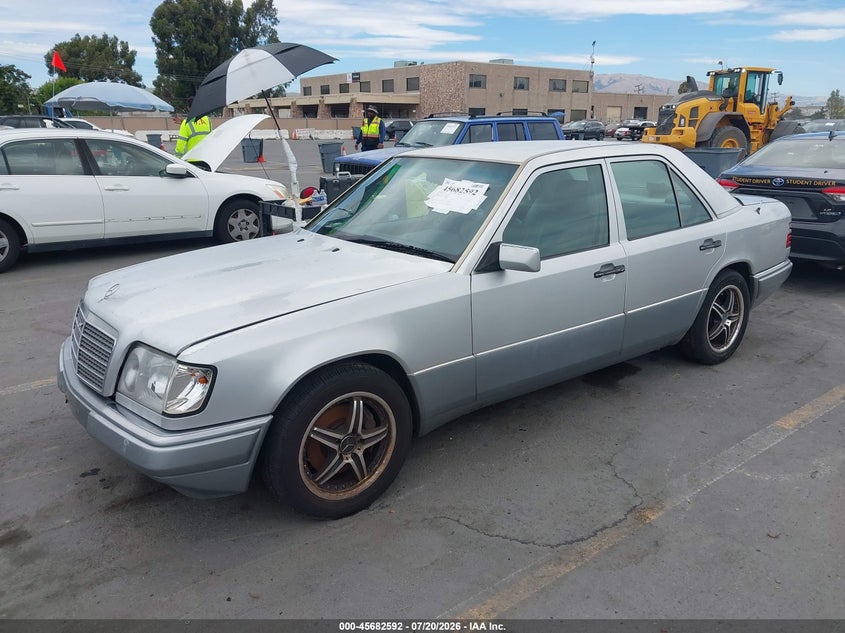 1994 Mercedes-benz E-class VIN WDBEA32E2RC116808 IAAI salvage auction — NORMAL WEAR, Clear - Dealer Only (California), sold $275 on 2026-07-29 (photo 2)