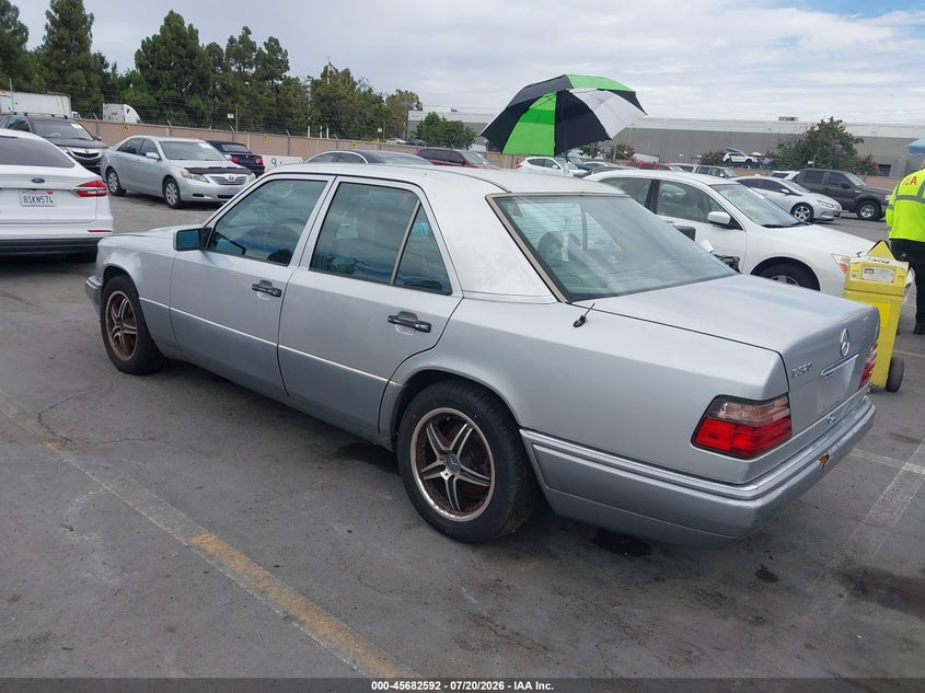 1994 Mercedes-benz E-class VIN WDBEA32E2RC116808 IAAI salvage auction — NORMAL WEAR, Clear - Dealer Only (California), sold $275 on 2026-07-29 (photo 3)
