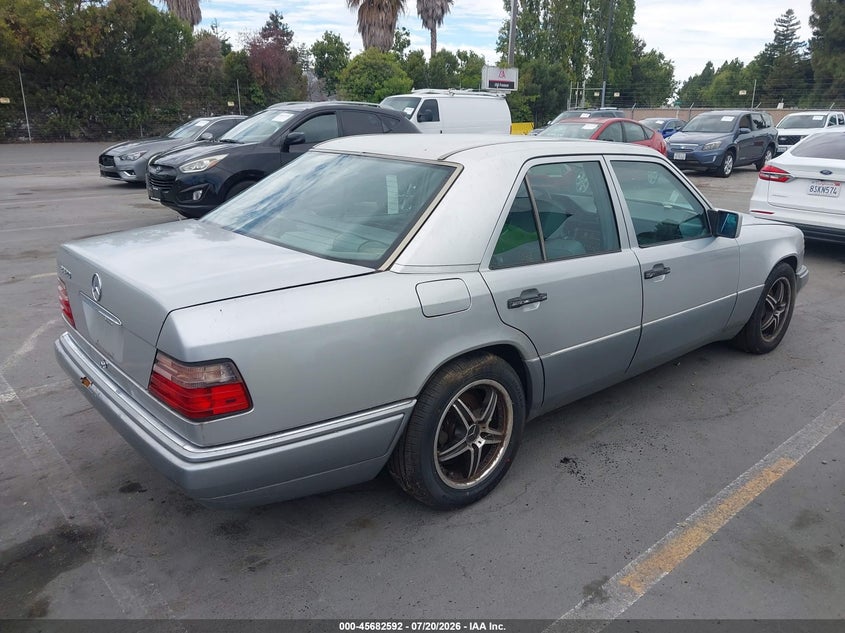 1994 Mercedes-benz E-class VIN WDBEA32E2RC116808 IAAI salvage auction — NORMAL WEAR, Clear - Dealer Only (California), sold $275 on 2026-07-29 (photo 4)