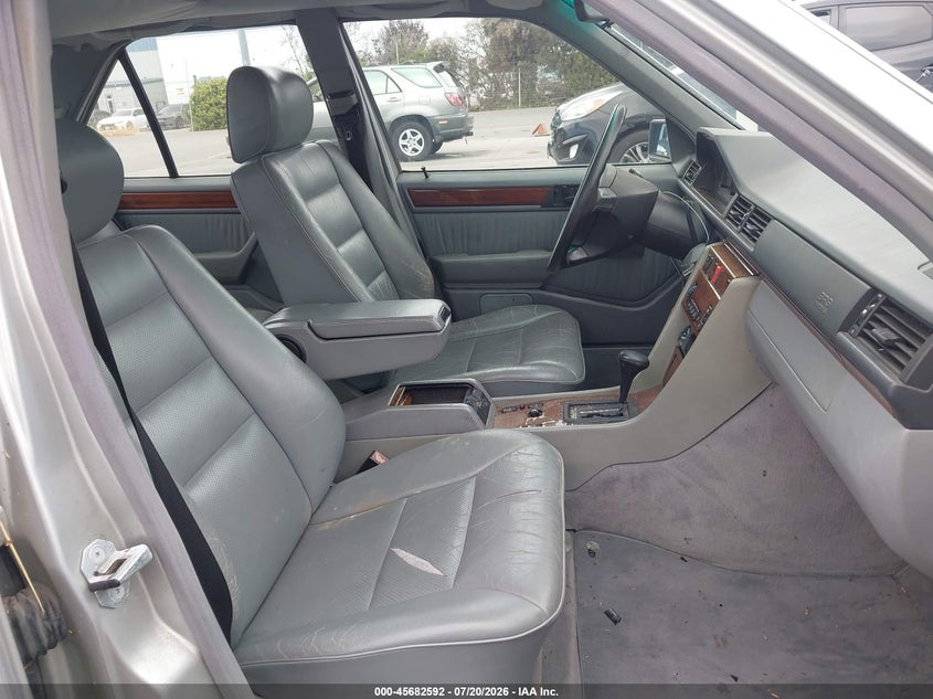 1994 Mercedes-benz E-class VIN WDBEA32E2RC116808 IAAI salvage auction — NORMAL WEAR, Clear - Dealer Only (California), sold $275 on 2026-07-29 (photo 5)