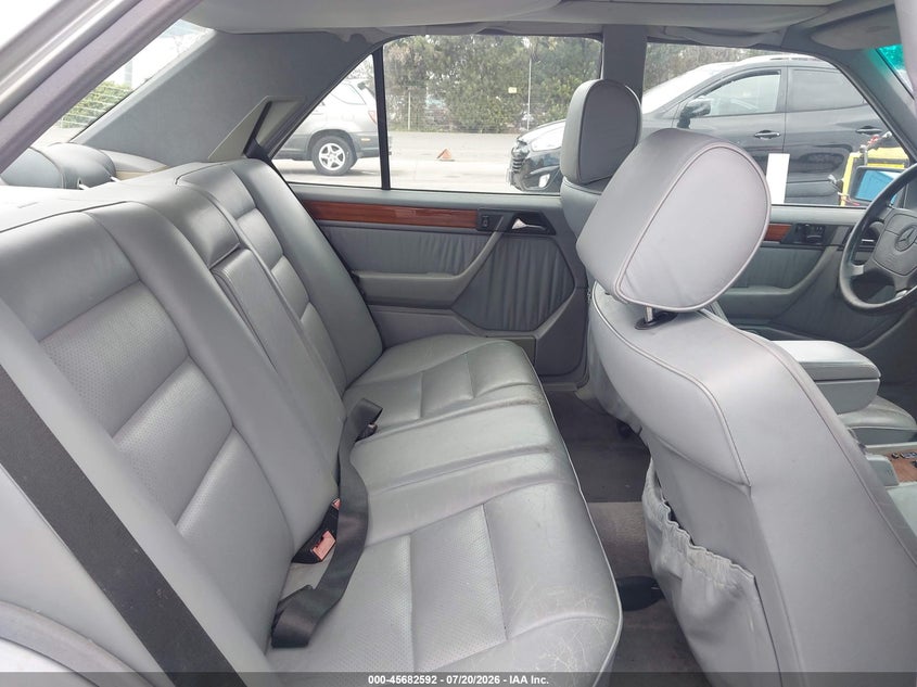 1994 Mercedes-benz E-class VIN WDBEA32E2RC116808 IAAI salvage auction — NORMAL WEAR, Clear - Dealer Only (California), sold $275 on 2026-07-29 (photo 8)