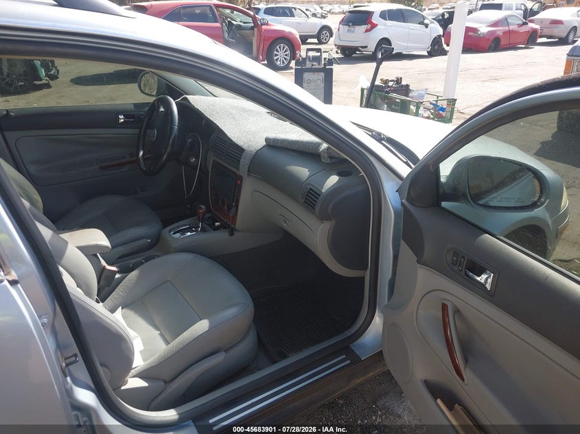 2004 Volkswagen Passat VIN WVWVD63B04E188411 IAAI salvage auction — NORMAL WEAR, App For Dup Clear (California), sold $250 on 2026-08-04 (photo 5)
