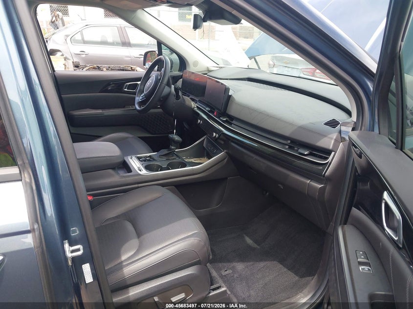 2025 Kia Carnival VIN KNDNE5K31S6472171 IAAI salvage auction — REAR END, Salvage Title, sold $13,700 on 2026-08-24 (photo 5)