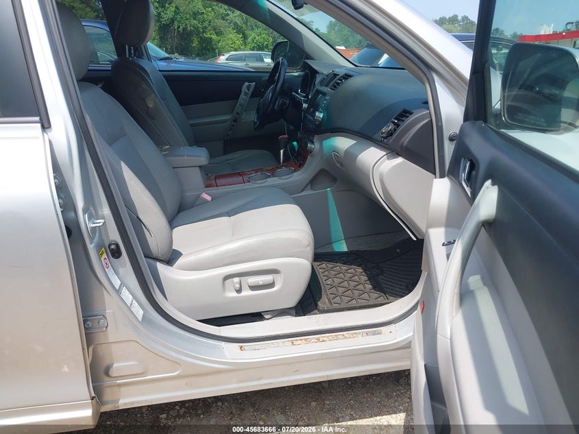 2009 Toyota Highlander VIN JTEES42A292137077 IAAI salvage auction — NORMAL WEAR, Clear (Maryland), sold $3,275 on 2026-07-30 (photo 5)