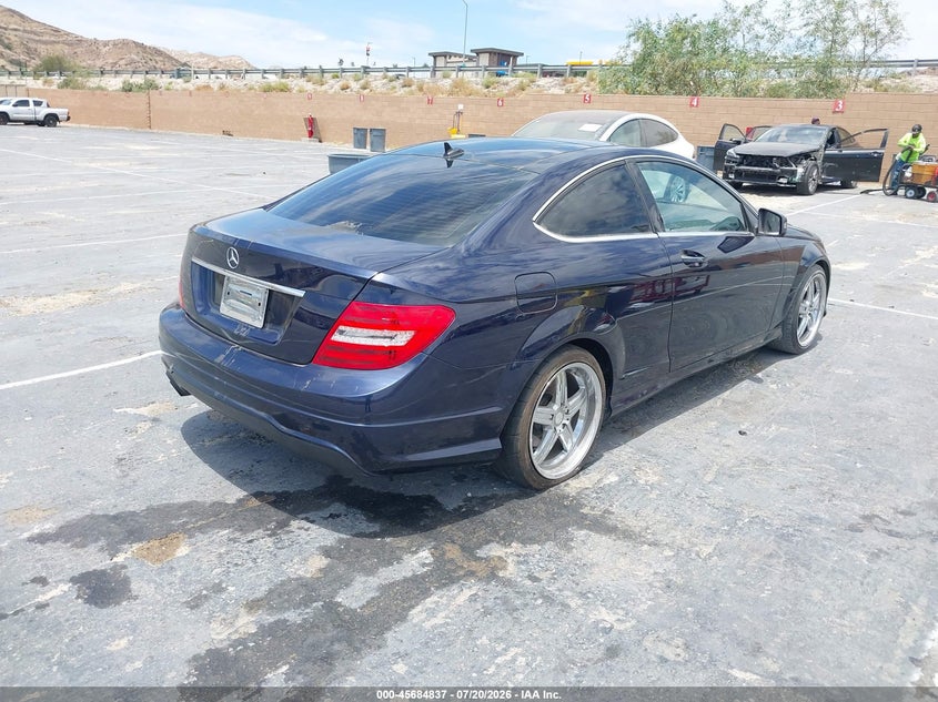 2012 Mercedes-benz C-klasse VIN WDDGJ4HB1CF873546 IAAI salvage auction — MECHANICAL, Clear (California), sold $25 on 2026-07-29 (photo 4)
