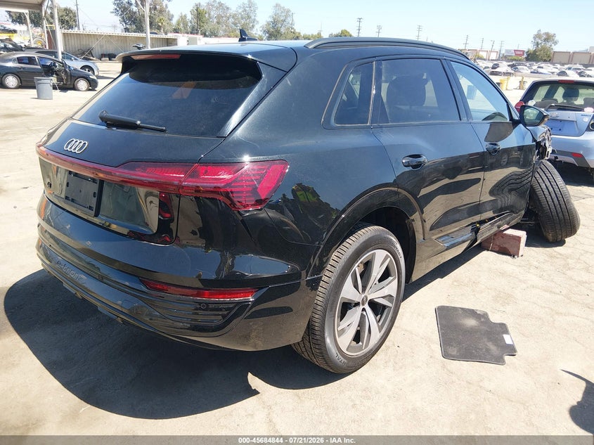 2024 Audi Q8 VIN WA14AAGE6RB036650 IAAI salvage auction — SIDE, Wait Title, sold $14,100 on 2026-09-10 (photo 4)